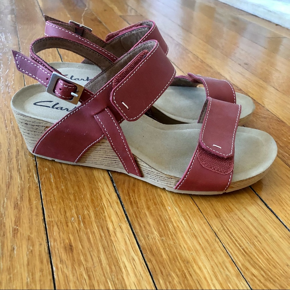 Clarks leather wedge sandals red 6.5 new